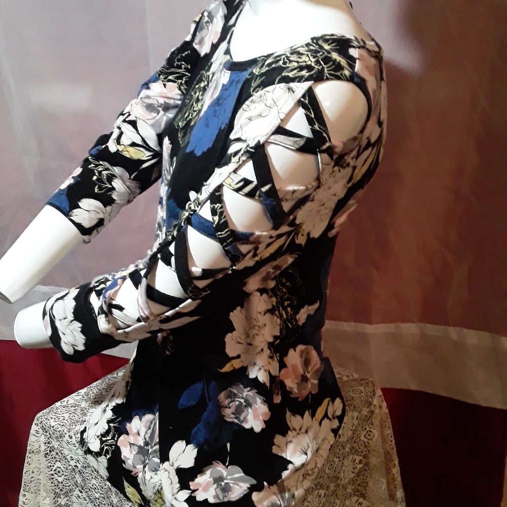Blue Floral Handkerchief Design Mid-length Sleeves